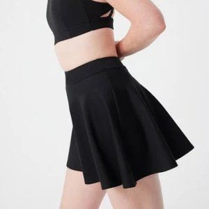 LAST CHANCE! NWOT Outdoor Voices Flow 3" Skort in Black